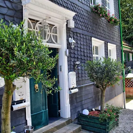 아파트 Gaestehaus Ehringhausen 63 *